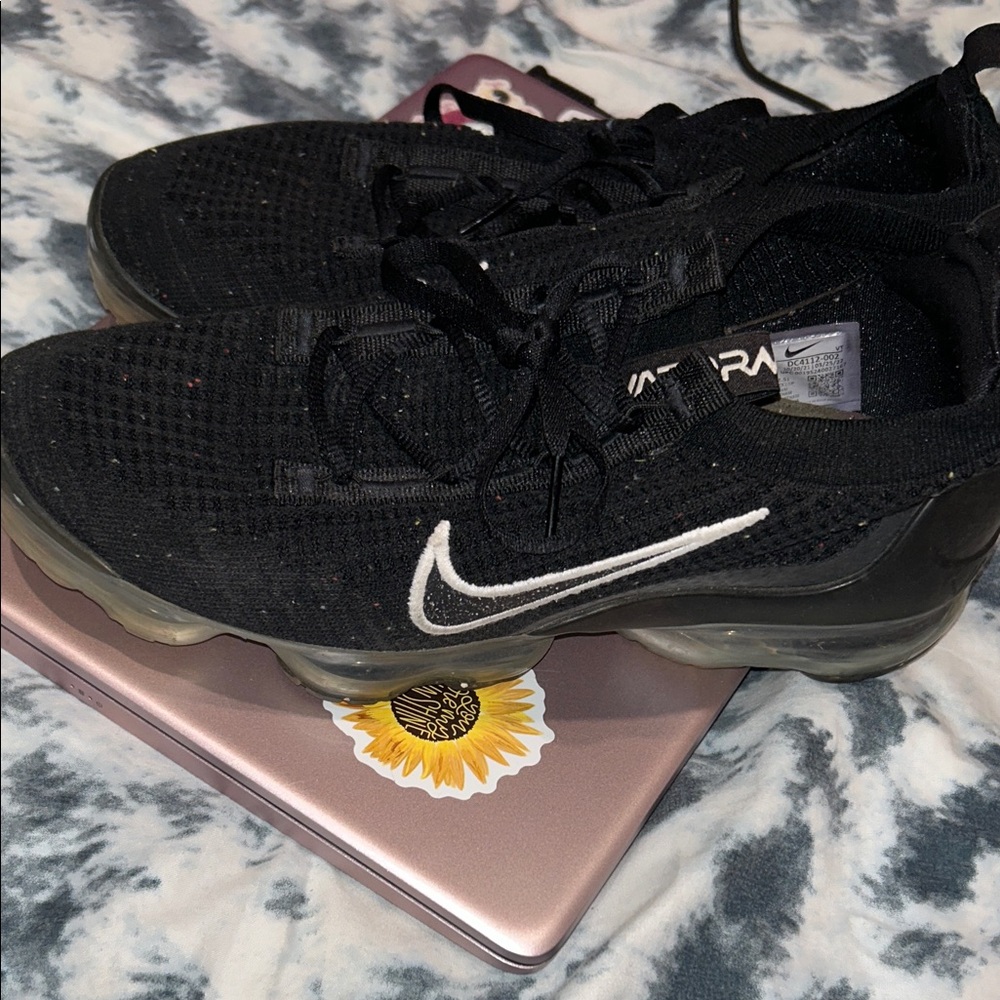 Nike Women's Black and Gray Sneakers